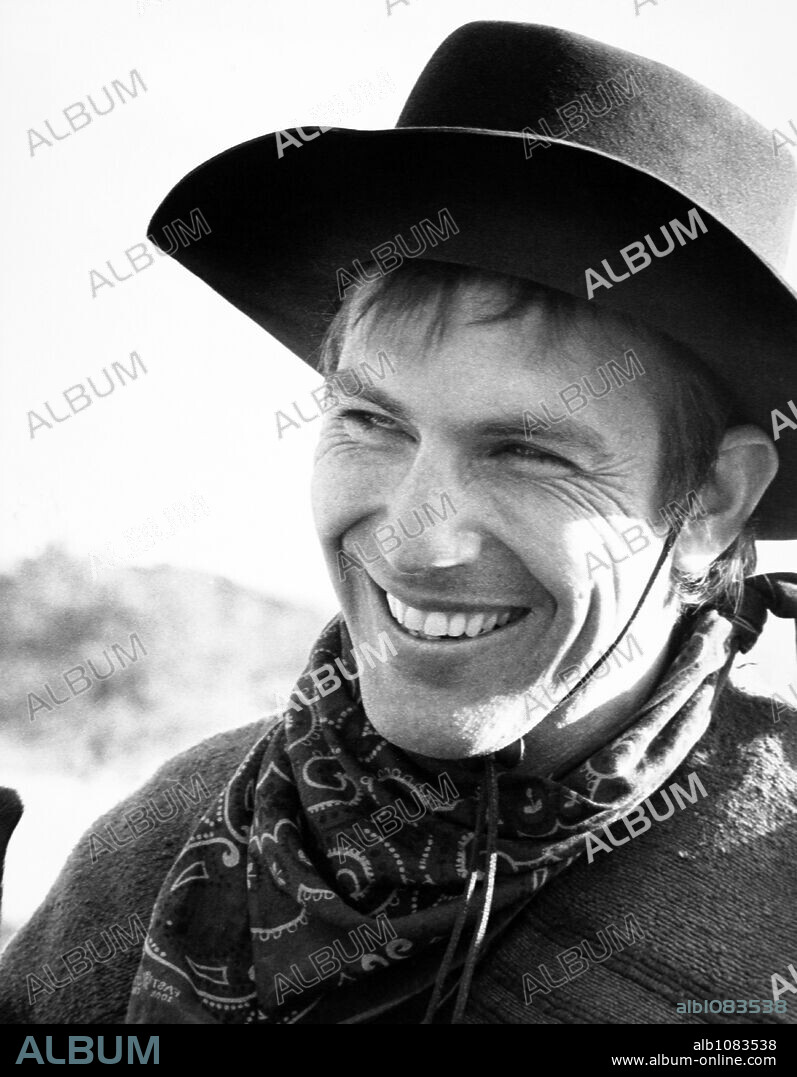 KEVIN COSTNER in SILVERADO, 1985, directed by LAWRENCE KASDAN. Copyright COLUMBIA PICTURES.
