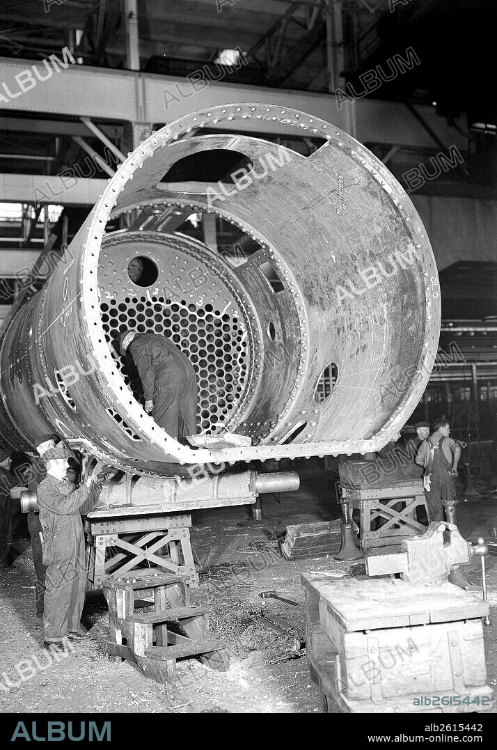 Eddystone, Pennsylvania - Railroad parts. Baldwin Locomotive Works. [Man at work.], 1936, Lewis Hine, 1874 - 1940, was an American photographer, who used his camera as a tool for social reform. US,USA.