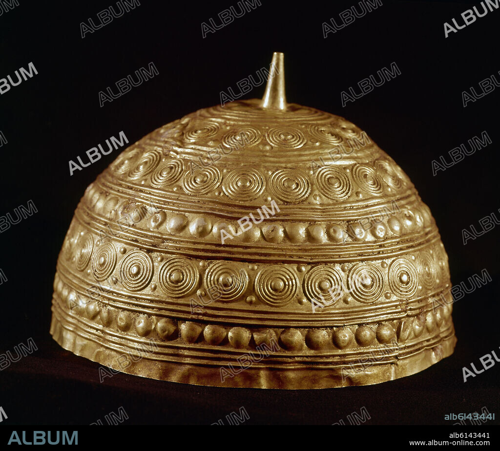 CASCO CELTA DE ORO - SIGLO VI AC - PROCEDENTE DE LEIRO,RIANXO (LA CORUÑA).