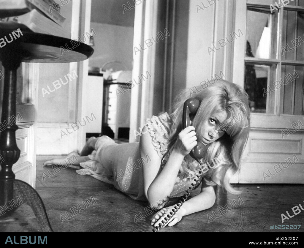 Catherine Dorléac. CATHERINE DENEUVE in REPULSION, 1965, directed by ROMAN POLANSKI. Copyright COMPTON-TEKLI/ROYAL.