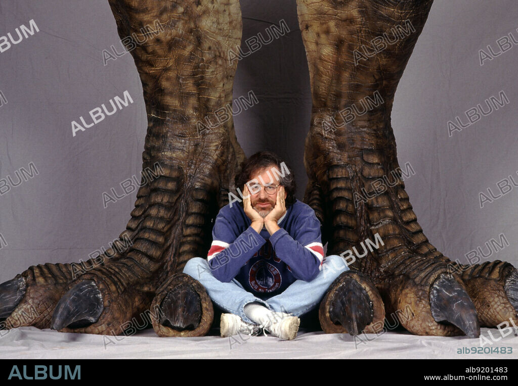 STEVEN SPIELBERG in JURASSIC PARK, 1993, directed by STEVEN SPIELBERG. Copyright AMBLIN/UNIVERSAL.
