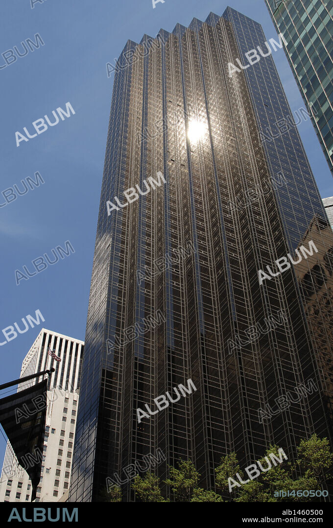 USA. New York. Trump Tower. Looking upward from the Fifth Avenue entrance. Architect: Der Scutt (1934-2010). Manhattan.