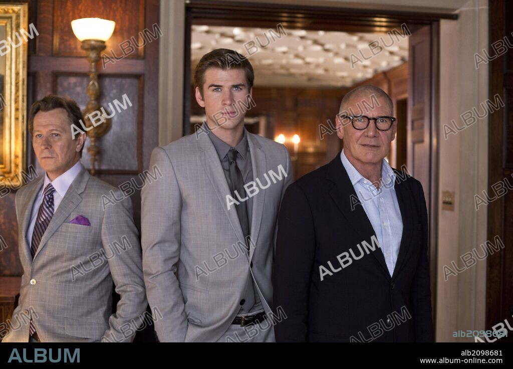 GARY OLDMAN, HARRISON FORD and LIAM HEMSWORTH in PARANOIA, 2013, directed by ROBERT LUKETIC. Copyright GAUMONT.