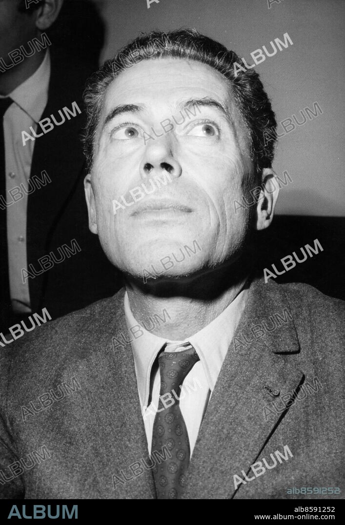 Orig. bildtext... LE PROFESSEUER JAQUES MONOD, PRIX NOBEL DE MEDECINE. Trois professeurs de l'Institu Pasteur de Paris, Mr Francois Jacob, André Lwoff et Jacques Monod ont obtenu le Prix Nobel de physiologie et de médecine, la plus haute récompense international. Le Professeur Jacques Monod, l'un des trois lauréats, photographié cet après-midi à l'Institut Pasteur. Anm. Nobelpriset i medicin 1965 (tillsammans med F Jacob och A Lwoff) persons: Jacques Monod sites: FRANKRIKE.
