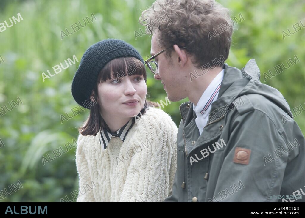 EMILY BROWNING and OLLY ALEXANDER in GOD HELP THE GIRL, 2014, directed by STUART MURDOCH. Copyright BARRY MENDEL PRODUCTIONS/BRITISH FILM COMPANY/HANWAY FILMS.