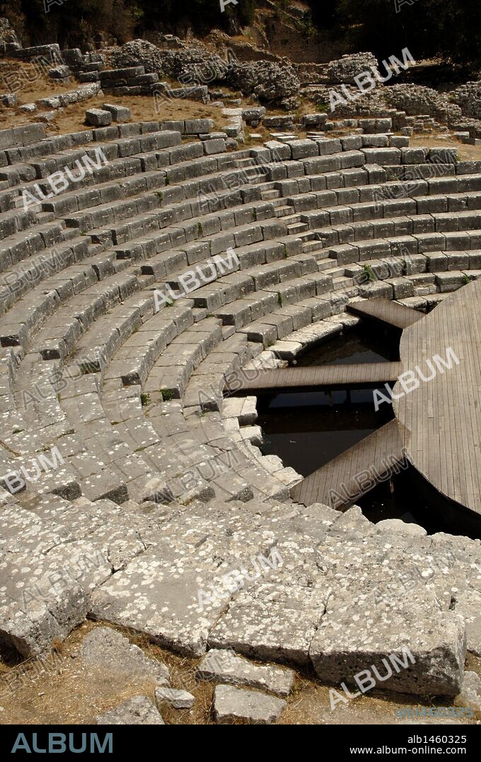 ARTE GRIEGO. REPUBLICA DE ALBANIA. TEATRO griego del s. III aC, posteriormente adaptado por los Romanos. Butrinto.