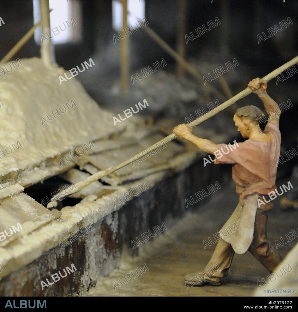 HISTORIA DE LA MINERIA. Reproducción modelo de "Sartenes de evaporación para generar sal evaporada". Deutsches Museum (Museo de la Ciencia y la Tecnología). Munich. Alemania. Europa.