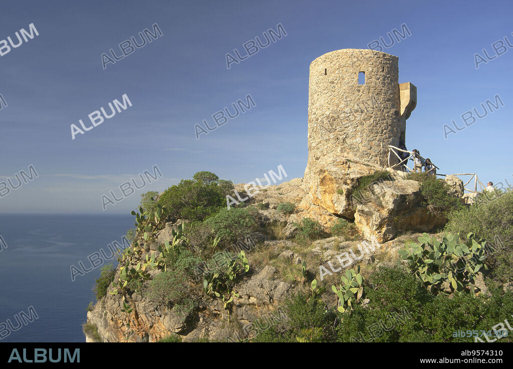 Verger Tower (16th century). Ses Animes Tower, Banyalbufar, Sierra de Tramuntana, Mallorca, Balearic Islands, Spain.