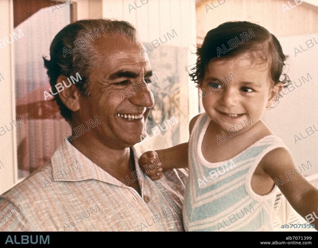EL SHA DE PERSIA - MUHAMMAD REZA PAHLAVI (1919/80) Y SU HIJO REZA CIRO (1960).