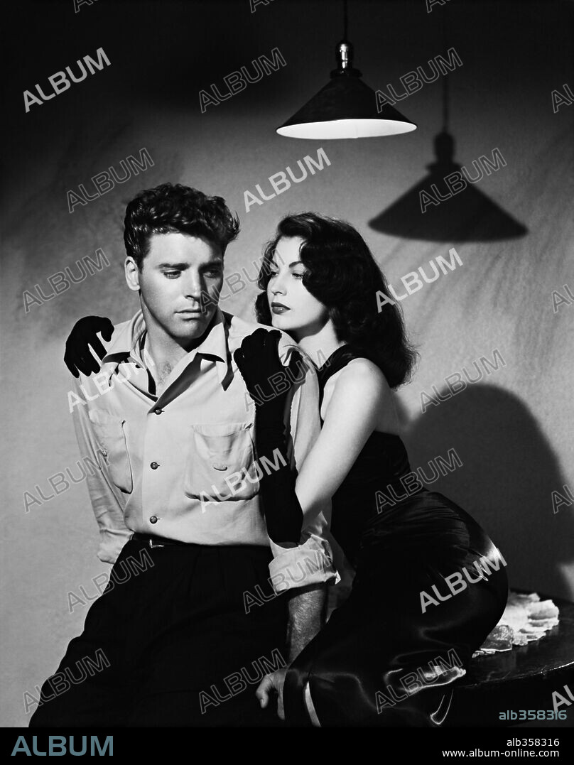 AVA GARDNER y BURT LANCASTER en FORAJIDOS, 1946 (THE KILLERS), dirigida por ROBERT SIODMAK. Copyright UNIVERSAL PICTURES / JONES, RAY.