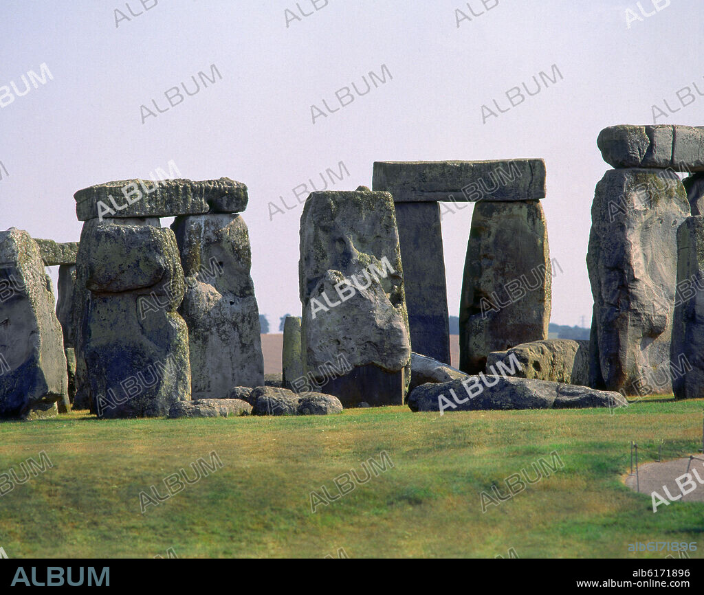 MEGALITOS DEL CROMLECH DE STONEHENGE - SANTUARIO UTILIZADO COMO SEPULCRO Y CALENDARIO DE PIEDRA - 2500/1700 AC.