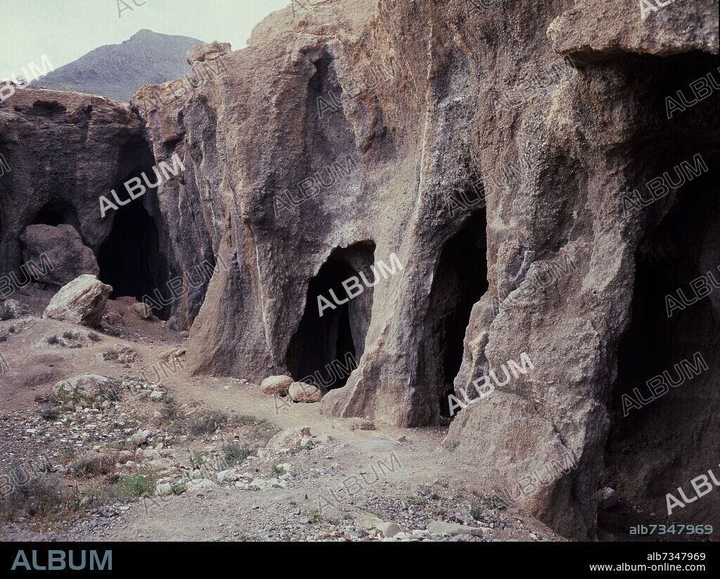 CUEVAS EXCAVADAS EN LA TOBA VOLCANICA POR LOS ANTIGUOS CANARIOS, CUEVA GUANCHE.