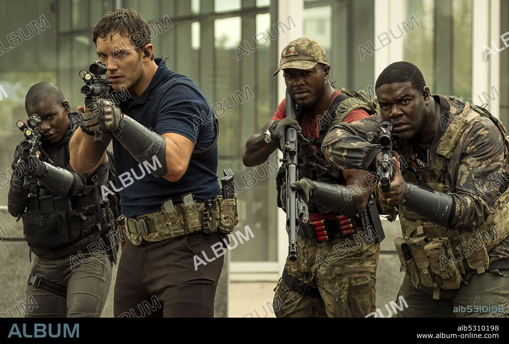 CHRIS PRATT, EDWIN HODGE y SAM RICHARDSON en LA GUERRA DEL MAÑANA, 2021 (THE TOMORROW WAR), dirigida por CHRIS MCKAY. Copyright Skydance Media.