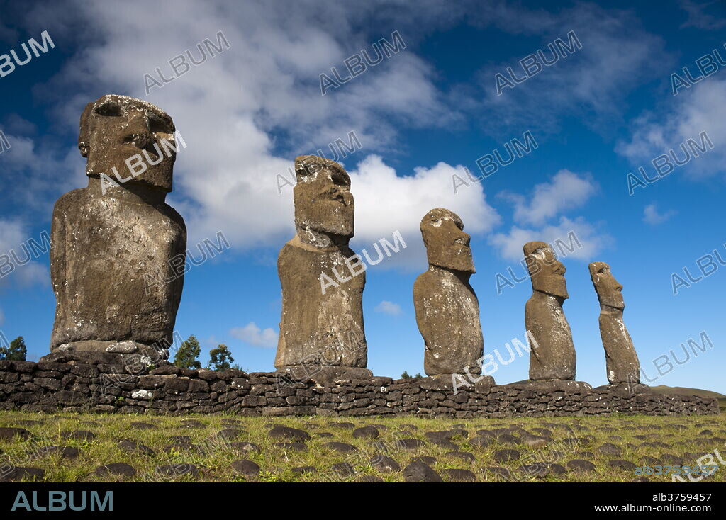 Ahu Akivi, Rapa Nui (Easter Island), UNESCO World Heritage Site, Chile, South America.