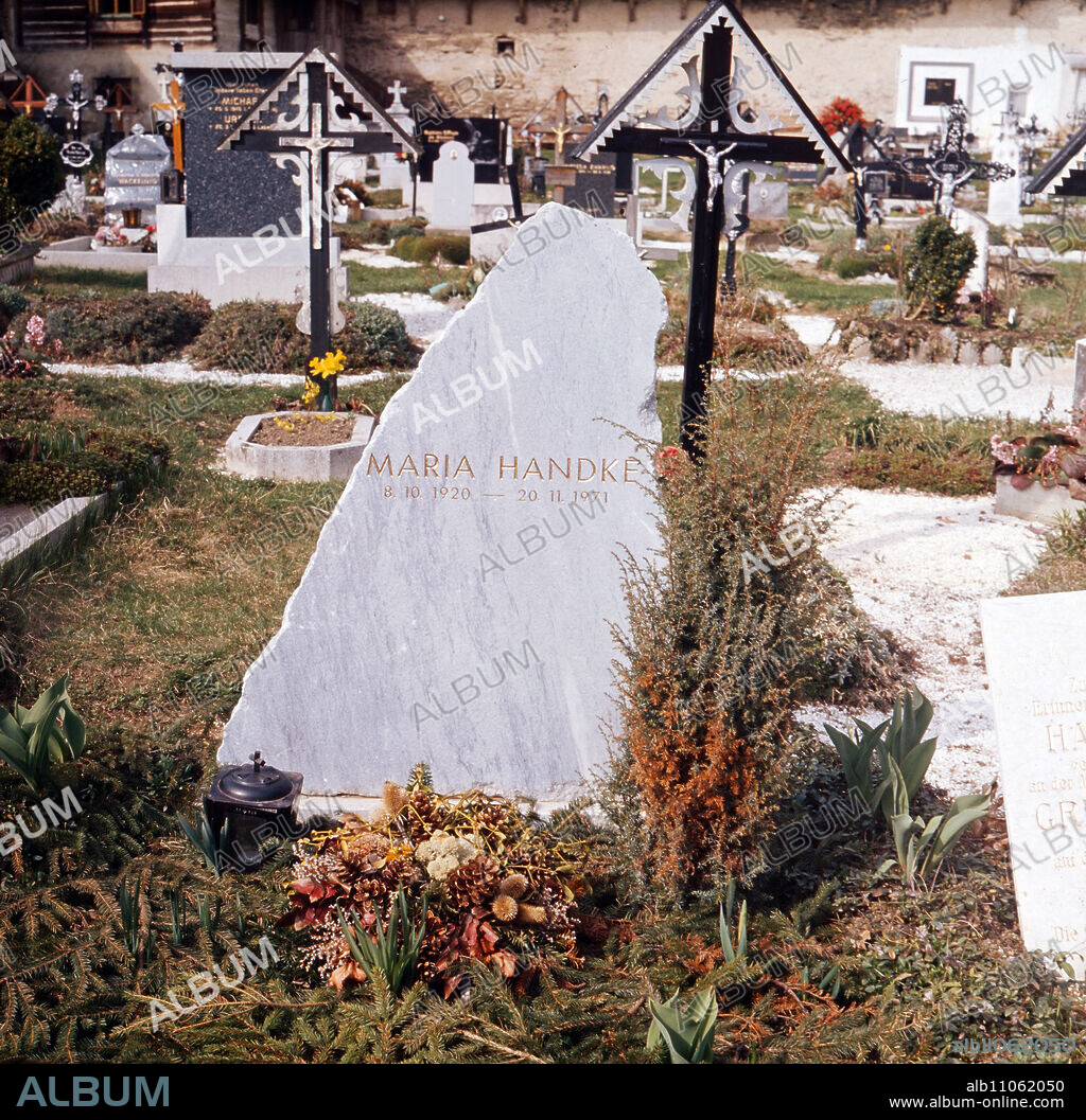 Wishless Unhappiness, TV film based on the story of the same name by writer Peter Handke, Austria 1972, Director: Wolfgang Glueck, Scene photo: Grave of Peter Handke's mother.