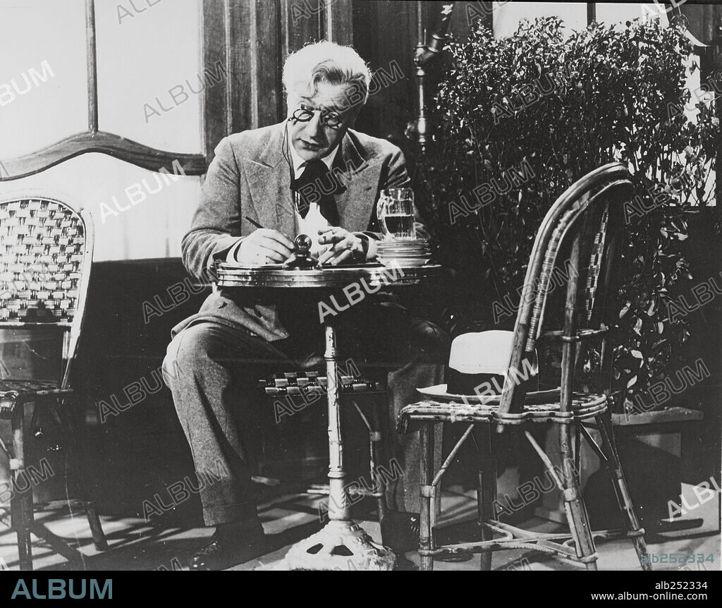 SACHA GUITRY in THE STORY OF A CHEAT, 1936 (LE ROMAN D'UN TRICHEUR), directed by SACHA GUITRY.