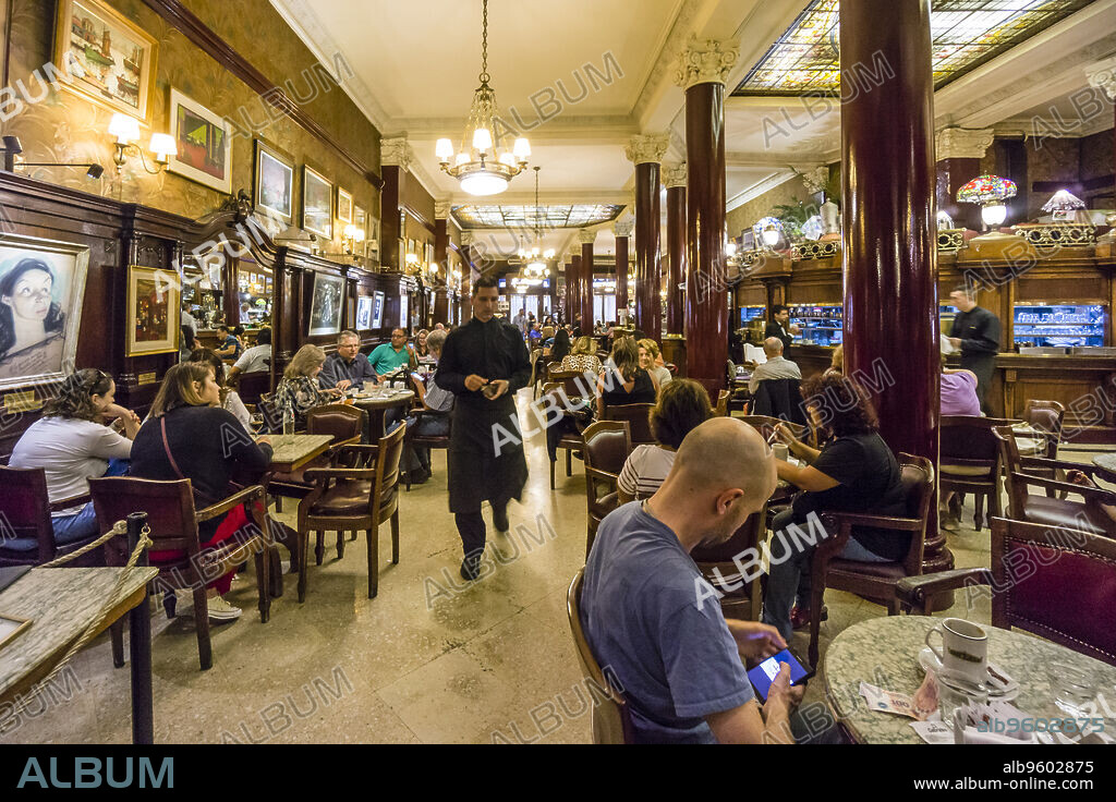 Café Tortoni, ubicado en el 825 de la Avenida de Mayo,Buenos Aires, republica Argentina, cono sur, South America.