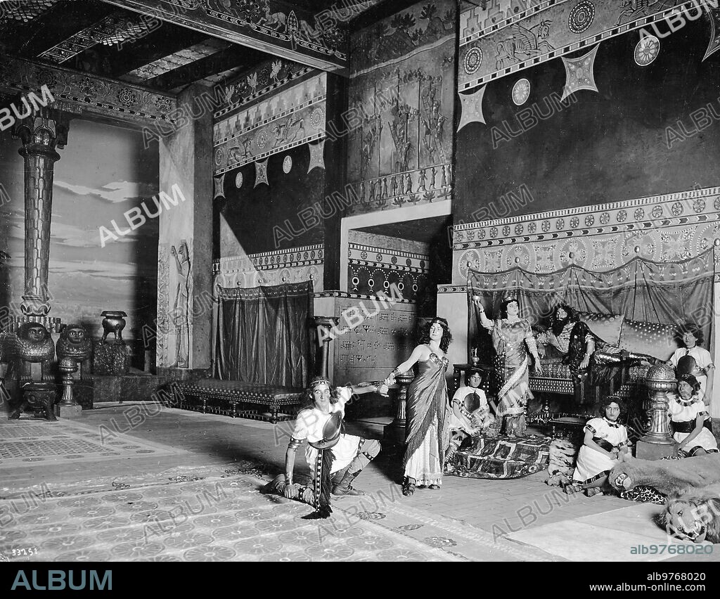Septiembre 1908. Berlín. Escena final del segundo acto De "Sardanapolo" baile Estrenado en la ópera Imperial -fecha Aproximada.