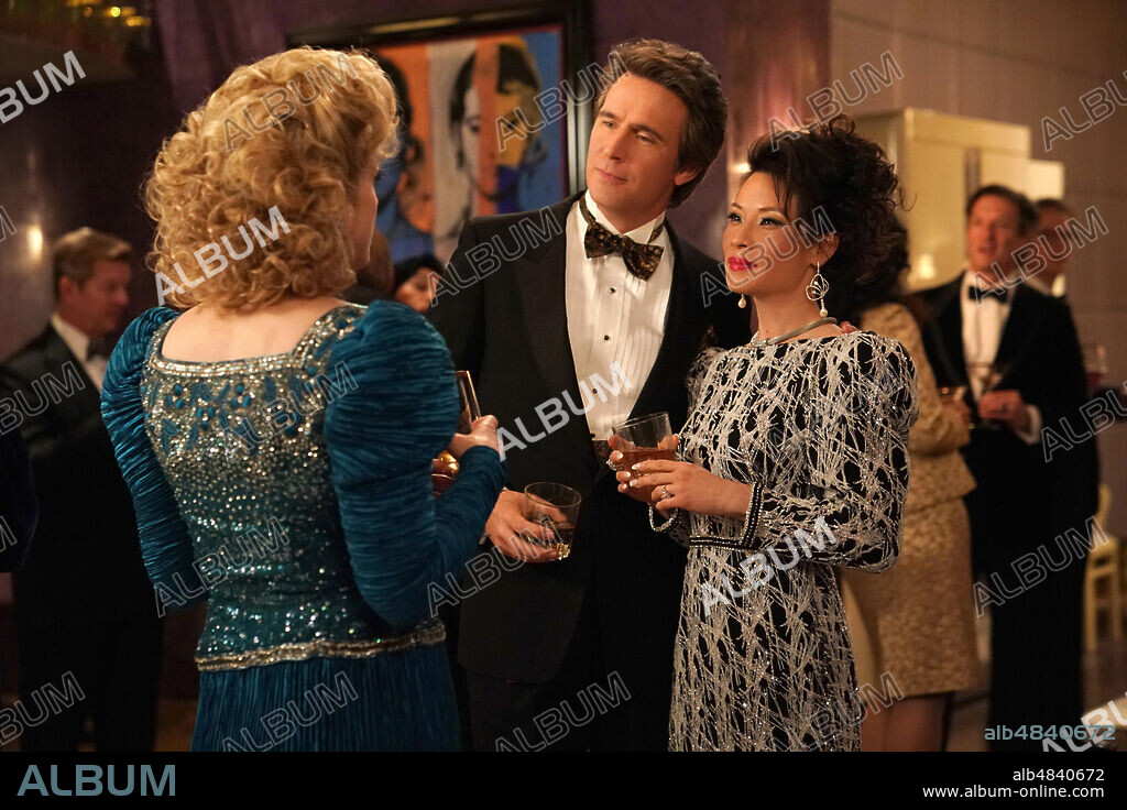 JACK DAVENPORT y LUCY LIU en POR QUÉ MATAN LAS MUJERES, 2020 (WHY WOMEN KILL), dirigida por MARC CHERRY. Copyright IMAGINE ENTERTAINMENT / CBS TELEVISION STUDIOS.