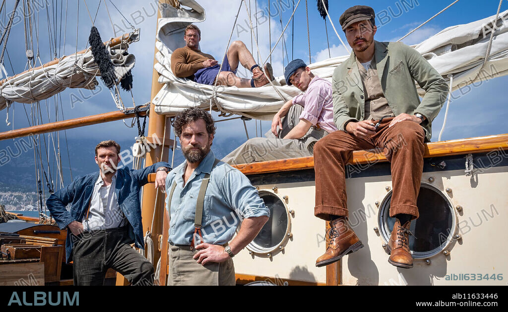 ALAN RITCHSON, ALEX PETTYFER, HENRY CAVILL, HENRY GOLDING y HERO FIENNES TIFFIN en EL MINISTERIO DE LA GUERRA SUCIA, 2024 (THE MINISTRY OF UNGENTLEMANLY WARFARE), dirigida por GUY RITCHIE. Copyright LIONS GATE FILMS.