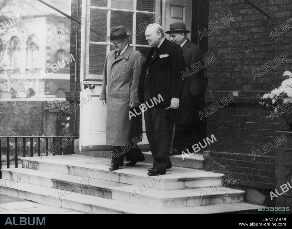 Orig. bildtext... THE ANGLO RUSSIAN ALLIANCE. M. MOLOTOV'S VISIT TO BRITAIN FOR SIGNING OF 20-YEAR MUTUAL AID PACT. A Treaty of Alliance and Mutual Assistance between Briatin and Soviet Russia was signed at the Foreign Office on May 26th by M. Molotov on behalf of the Soviet Union and Mr. Eden. Unknown to all but a few persons the Soviet Commissar for Foreign Affaires, who arrived in the U.K. on May 20 by a Soviet 4-engined bomber, spent six days in Briatin and was received by the King. He afterwards flew to Washington. Picture shows: M. Molotov stepping out on to the terrace of No. 10 Downing Street with Mr. Churchill. M. Maisky, the Soviet Ambassador is following behind. Anm. 20-årspakten England-Sovjet undertecknades den 1942-05-26 CD360 persons: IVAN MAISKY;WINSTON CHURCHILL;VJATJESLAV MOLOTOV sites: SOVJETUNIONEN*;LONDON;STORBRITANNIEN PhotoDate:1942-06-??.