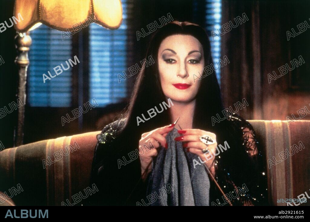 ANJELICA HUSTON in ADDAMS FAMILY VALUES, 1993, unter der Regie von BARRY SONNENFELD. Copyright PARAMOUNT PICTURES.
