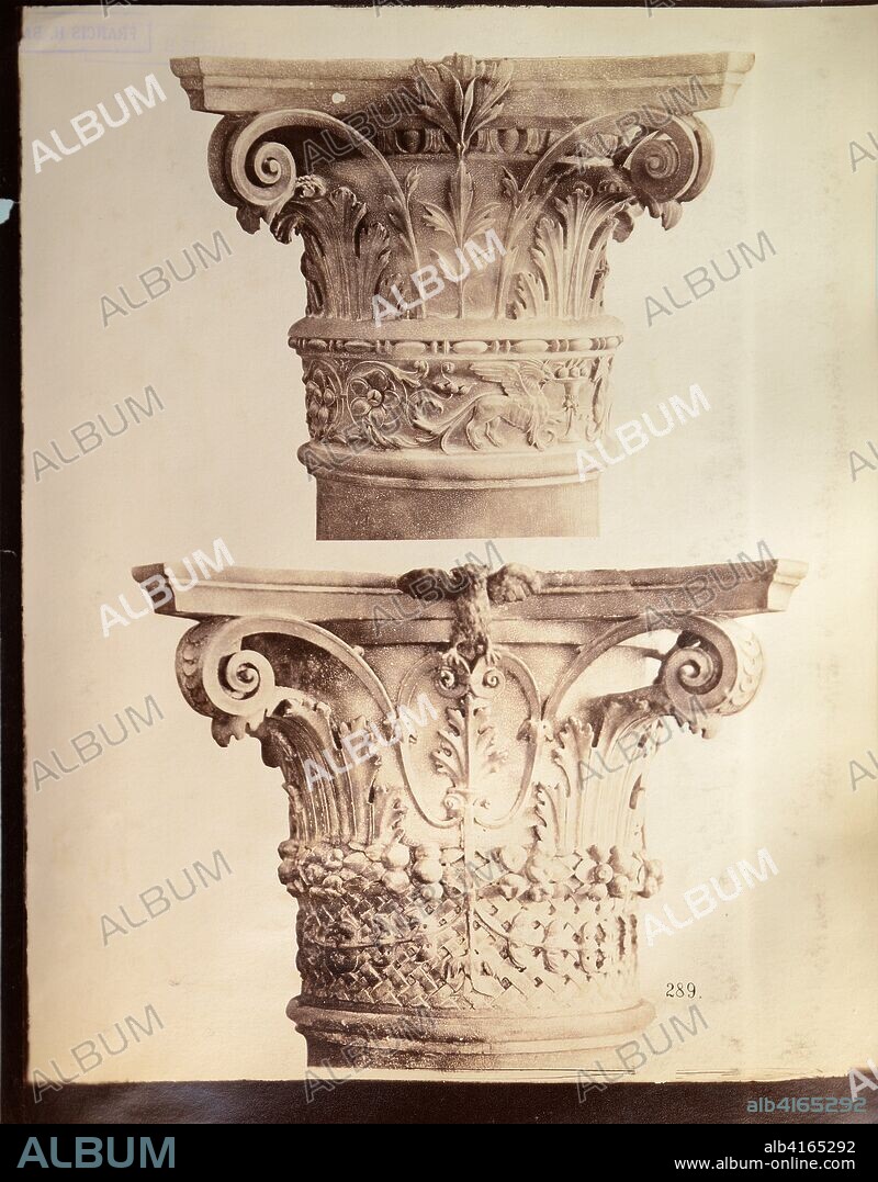 Dibujo de dos capiteles clásicos de orden coríntio, con hojas de acanto (259).