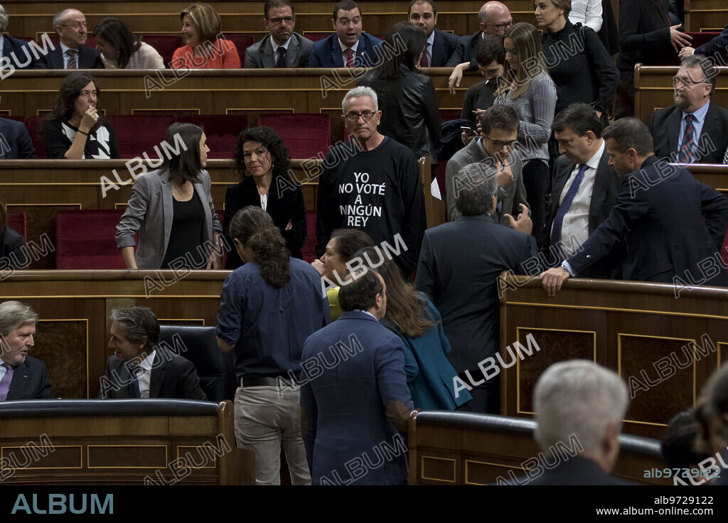 Madrid, 17/11/2016. Sus Majestades los Reyes, el Rey Felipe VI y la Reina Letizia, acompañados por Sus Altezas Reales, la Princesa de Asturias, Leonor, y la Infanta Doña Sofía, presiden la apertura solemne de la XII Legislatura, una sesión conjunta de las Cortes Generales en el Congreso de los Diputados. Foto: Ignacio Gil. ARCHDC.