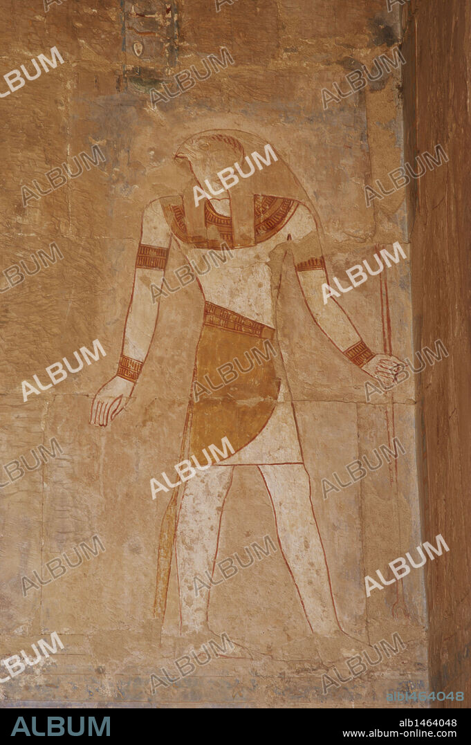ARTE EGIPCIO. EGIPTO. Relieve policromado de HORUS, dios celestial, representado con cabeza de halcón. TEMPLO DE HATSHEPSUT. Imperio Nuevo. XVIII Dinastía. Egipto.