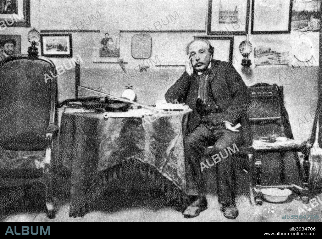 Henri Rousseau, French Post-Impressionist painter, 1902. Rousseau (1844-1910) was known as 'Le Douanier' (the Customs Officer) after his place of work. Essentially self-taught, Rousseau's naive primitive style of painting was widely ridiculed during his lifetime although he later came to be seen as an artist of considerable significance. A photograph from Album de Photographies, Dans L'Intimite de Personnages Illustres, 1850-1950, Editions MD, 22 Rue de L'Arcade, Paris 8, 1850-1950.