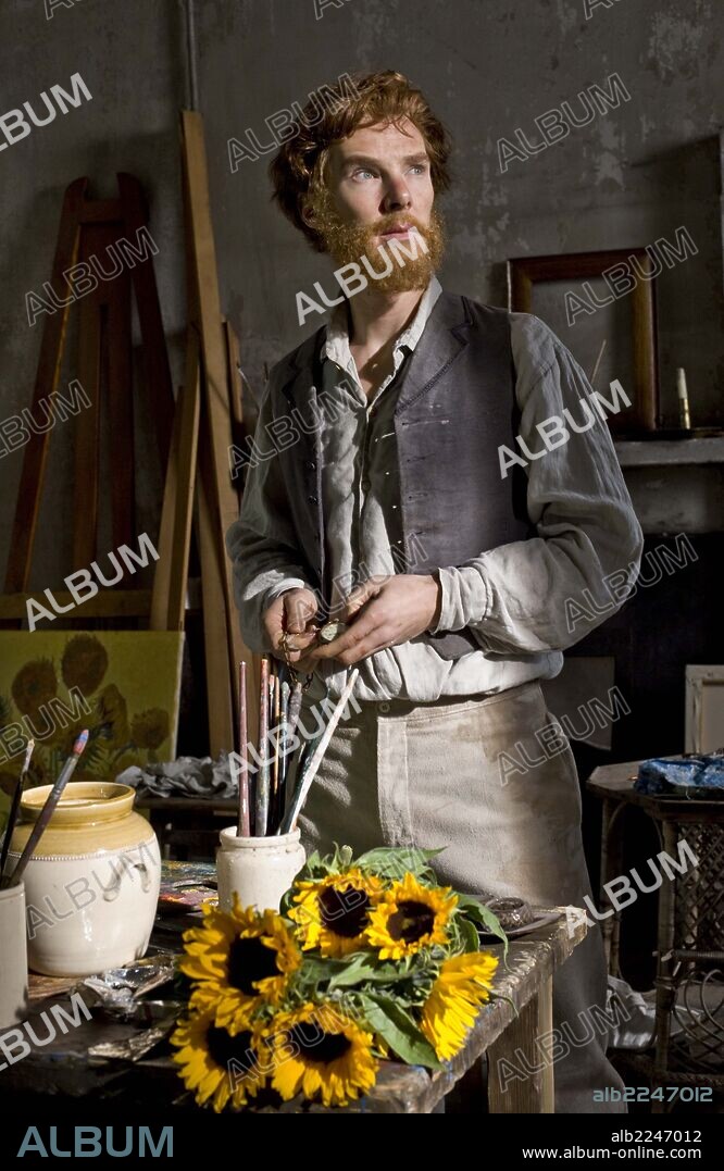 BENEDICT CUMBERBATCH et VINCENT VAN GOGH. BENEDICT CUMBERBATCH dans VAN GOGH: PAINTED WITH WORDS, 2010, réalisé par ANDREW HUTTON. Copyright BBC.