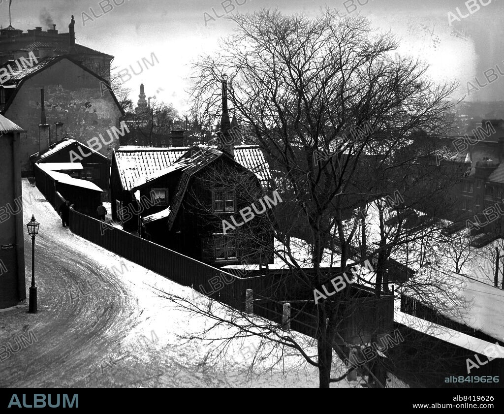 ARKIV 1935 . Fiskargatan på Södermalm. Bilden är tagen från Katarina kyrka.. Fiskargatan at Södermalm in Stockholm.. Foto: TT / Kod 1900.