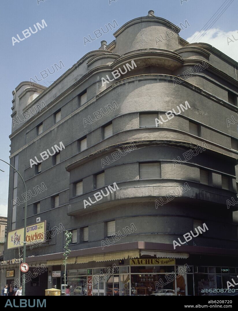 LUIS GUTIERREZ SOTO (1900-1977). CINE EUROPA REALIZADO EN 1928 CONVERTIDO EN LA TIENDA DE SANEAMIENTOS PEREDA SITUADA EN LA CALLE BRAVO MURILLO.