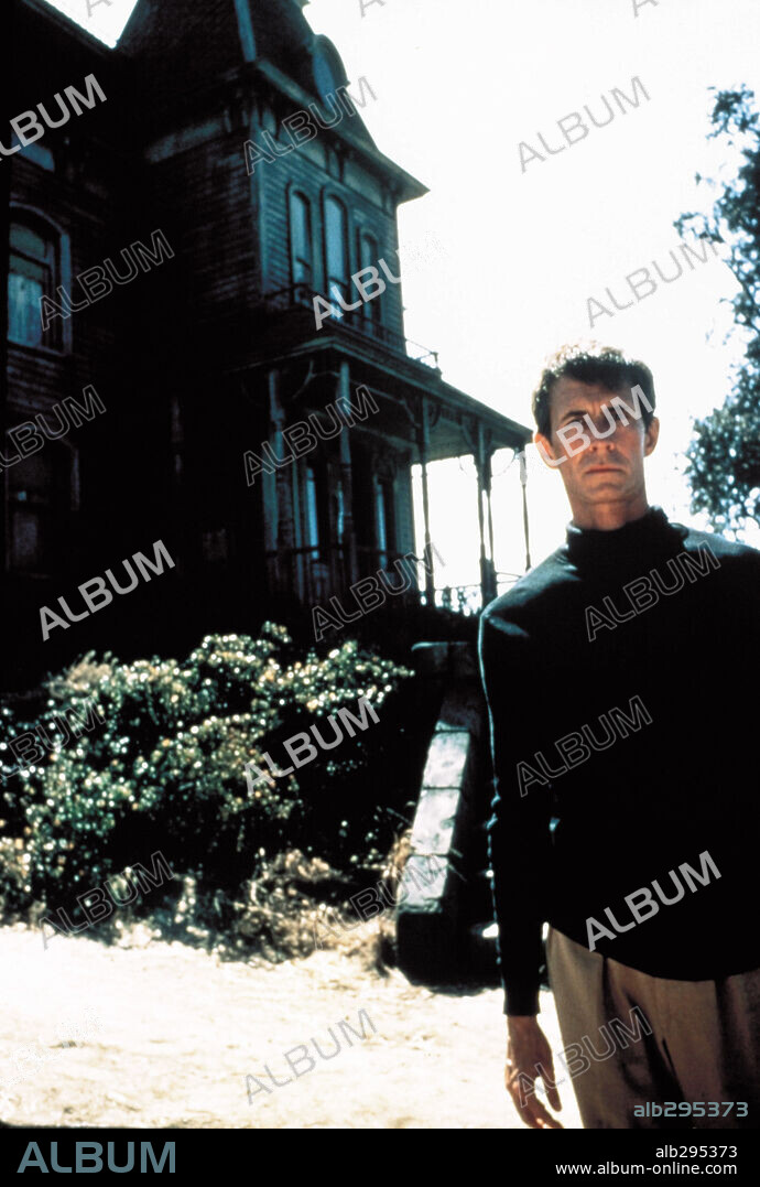 ANTHONY PERKINS en PSICOSIS II: EL REGRESO DE NORMAN, 1983 (PSYCHO II), dirigida por RICHARD FRANKLIN. Copyright UNIVERSAL PICTURES.