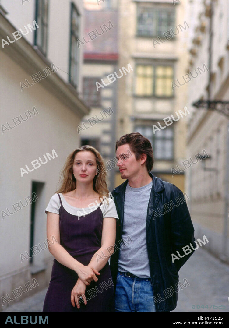 ETHAN HAWKE y JULIE DELPY en ANTES DE AMANECER, 1995 (BEFORE SUNRISE), dirigida por RICHARD LINKLATER. Copyright CASTLE ROCK ENTERTAINMENT.