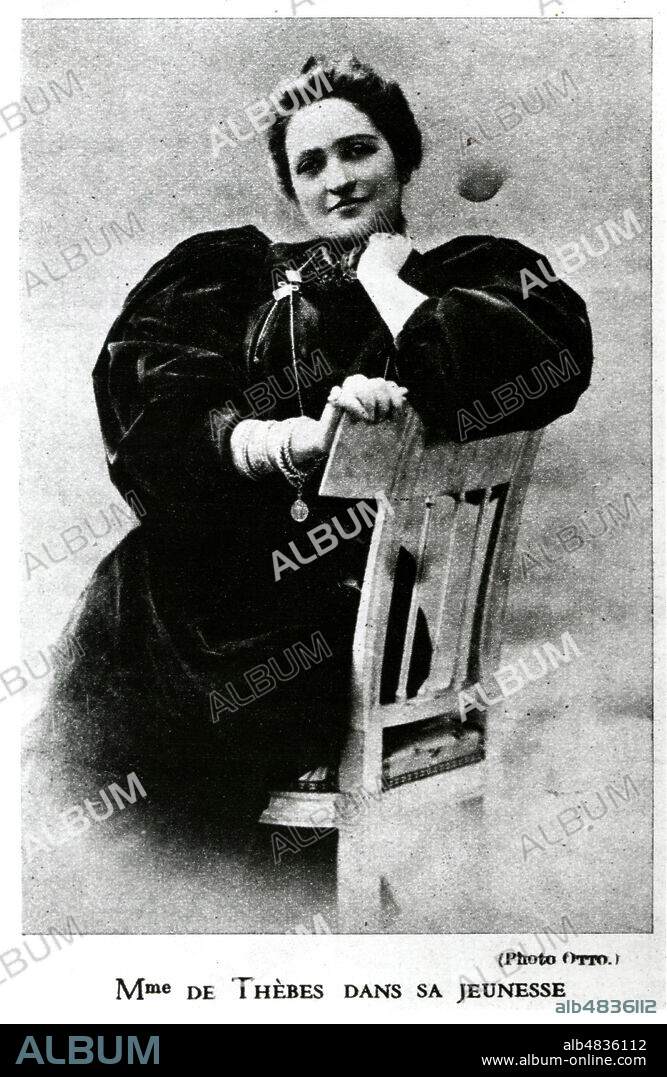 'Mme de Thebes (1845-1916) dans sa jeunesse', pseudonyme de Anne Victorine Savigny, voyante et chiromancienne. Credit : Collection KHARBINE-TAPABOR.
