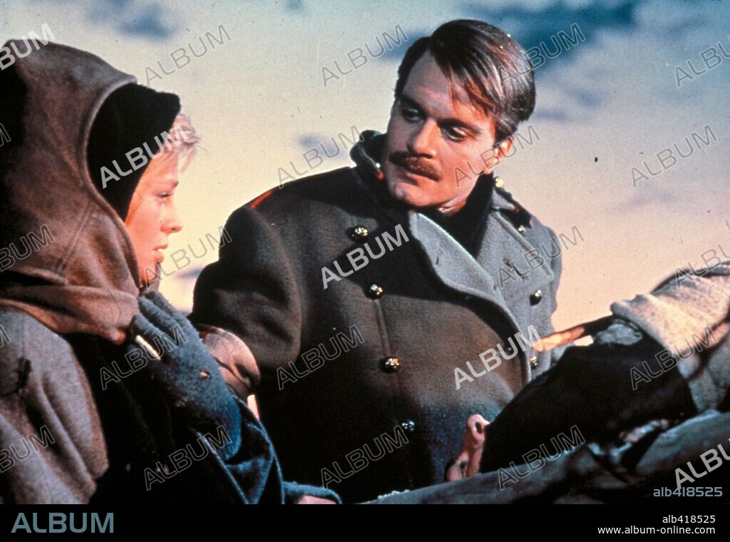 JULIE CHRISTIE y OMAR SHARIF en DOCTOR ZHIVAGO, 1965, dirigida por DAVID LEAN. Copyright CARLO PONTI/MGM.