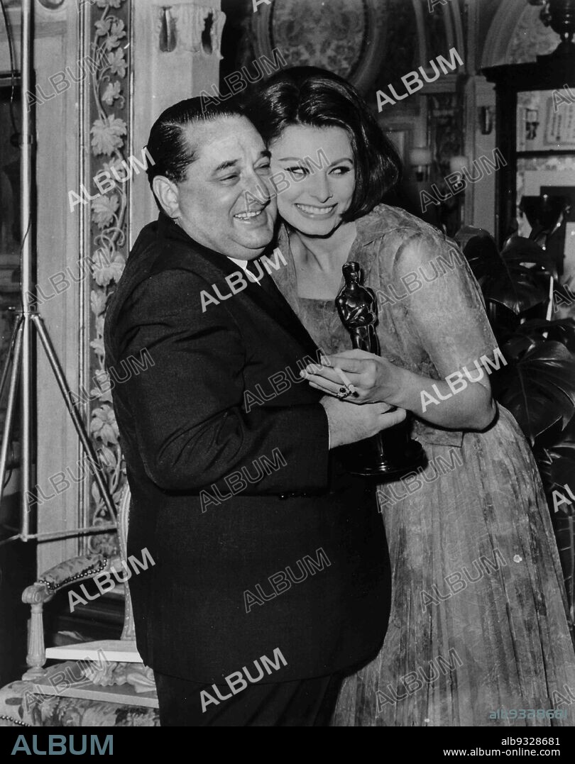 Joseph E. Levine and Sophia Loren, Oscar For Best Actress For The Film Two Women, 60s.