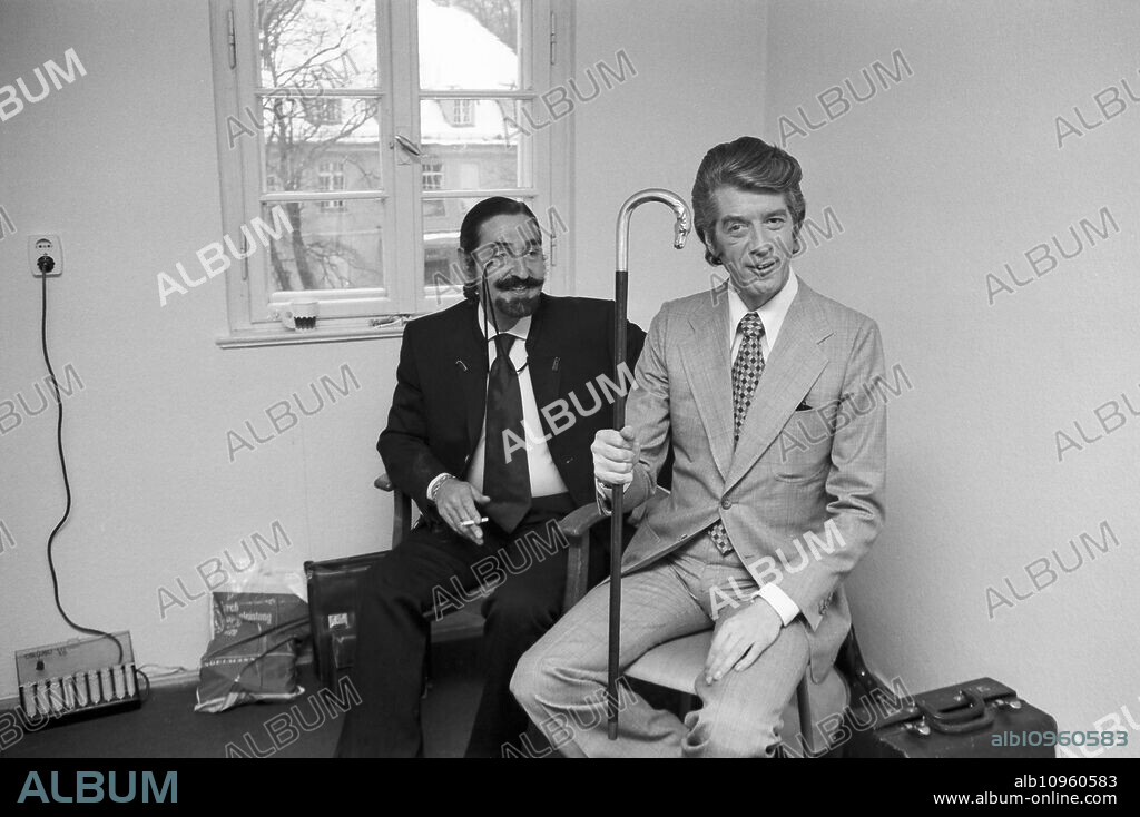 Spanish nobleman and acor Jaime de Mora y Aragon with entertainer Rudi Carrell, Germany 1970s.