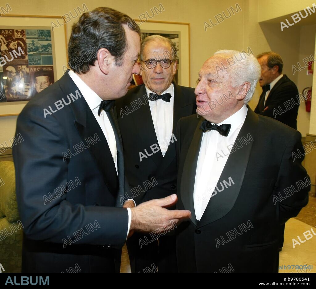 June 26, 2002. Madrid...26..6..02..Cavia, Luca de Tena and Mingote Awards Ceremony...Photos Jose Garcia, Ernesto Agudo, Chema Barroso, Jordi Romeu, Jaime Garcia...Archdc.