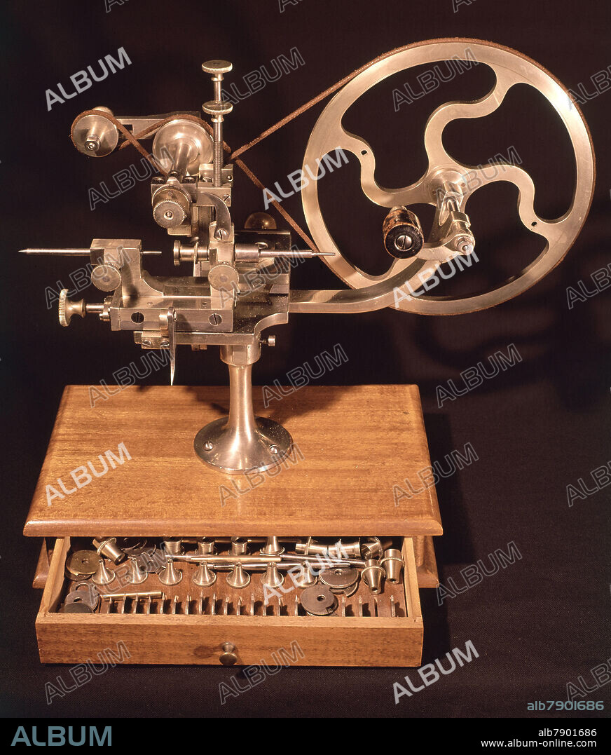 MAQUINA DE REDONDEAR-SUIZA-S XIX-TORNO DE RELOJERO.