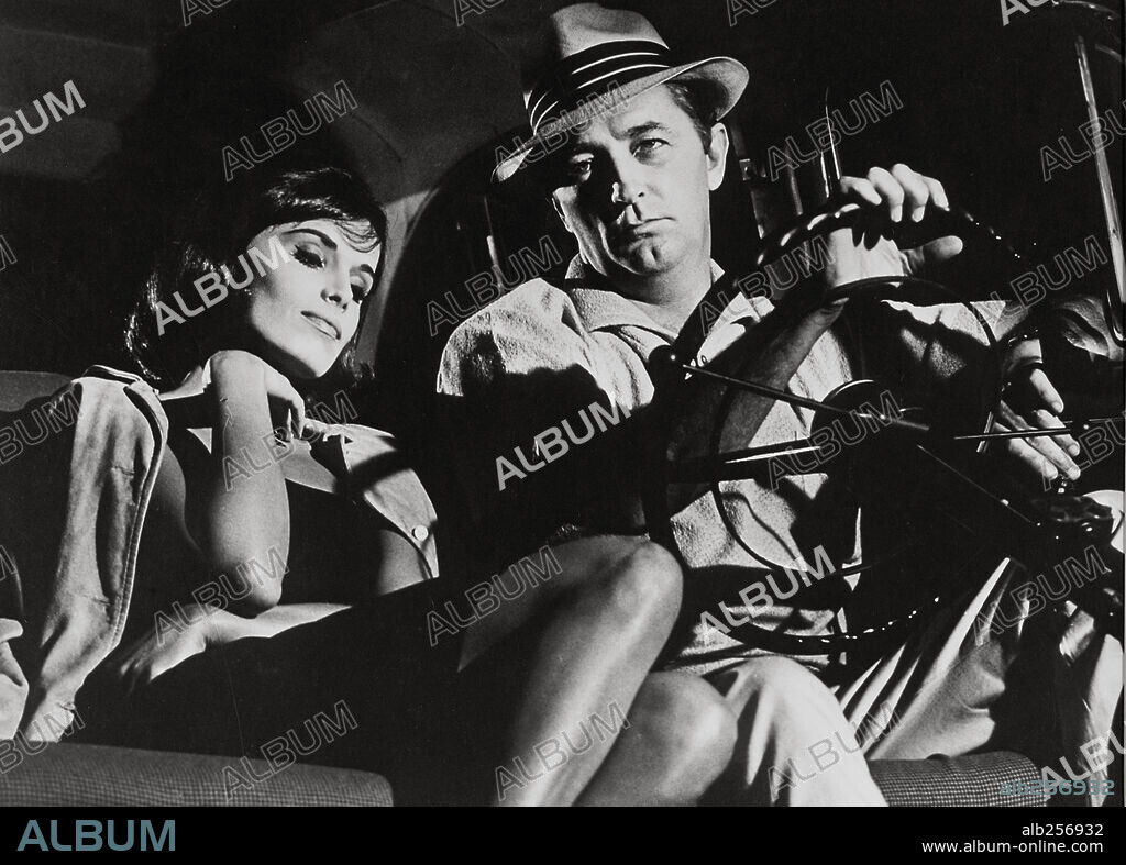 POLLY BERGEN and ROBERT MITCHUM in CAPE FEAR, 1962, directed by J. LEE THOMPSON. Copyright UNIVERSAL PICTURES.