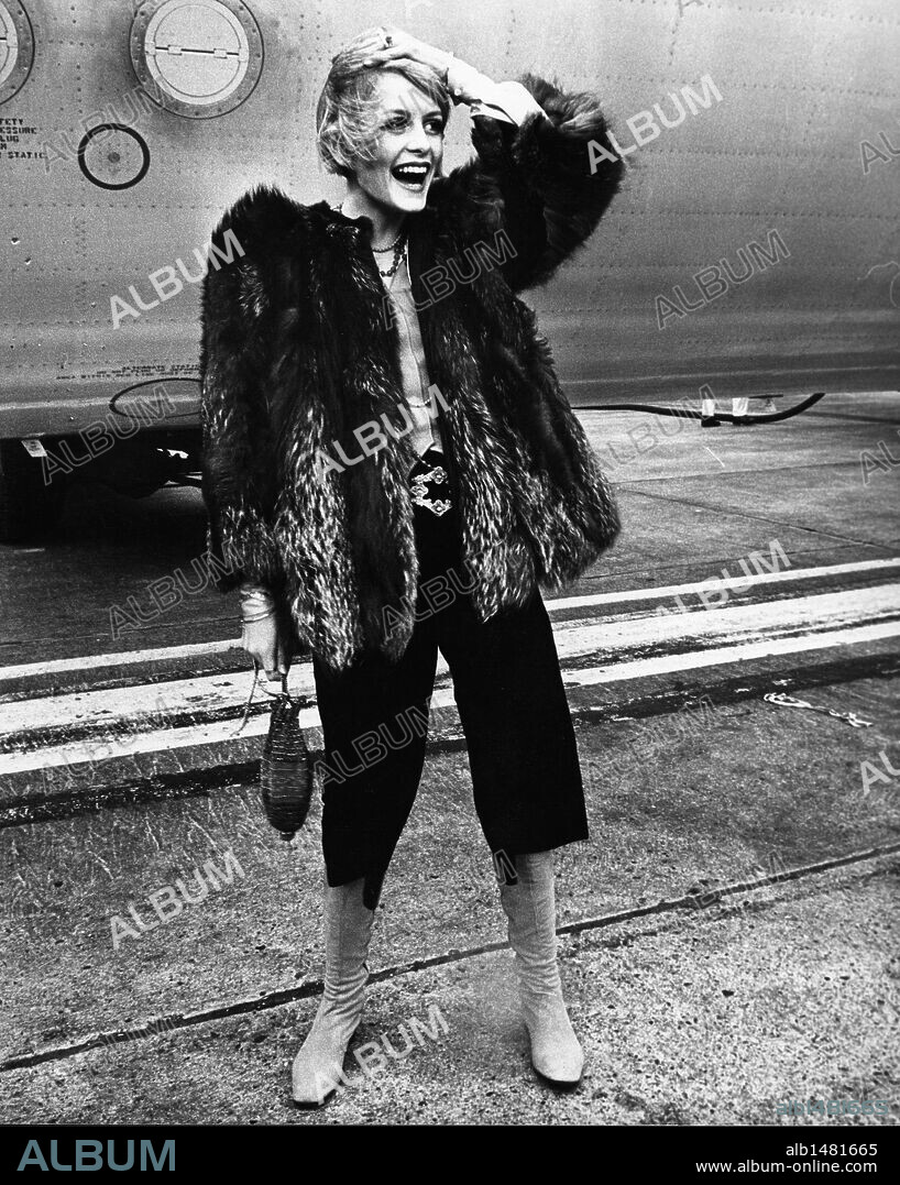 Oct 17, 1967; London, England, UK; British model TWIGGY was born on 9/19/1949 was a famous face of the 1960s, and received her nickname because of her very thin stature. (Credit Image: © KEYSTONE Pictures USA/ZUMAPRESS.com). 17/10/1967