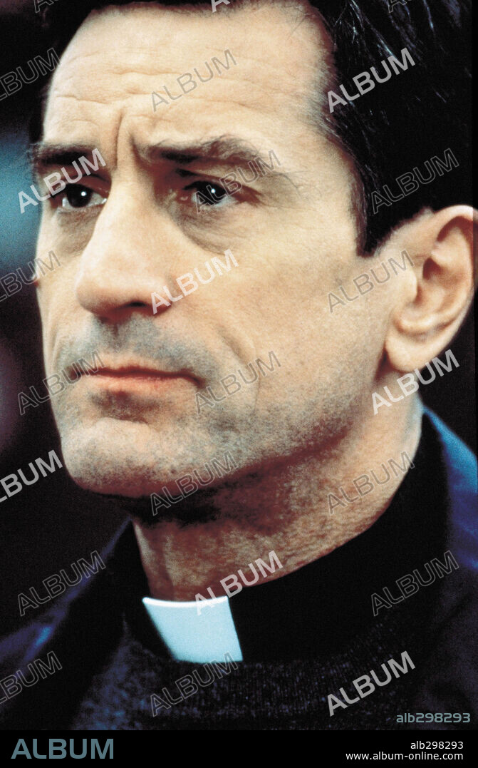 ROBERT DE NIRO in SLEEPERS, 1996, directed by BARRY LEVINSON. Copyright PROPAGANDA FILMS/BALTIMORE PICTURES.