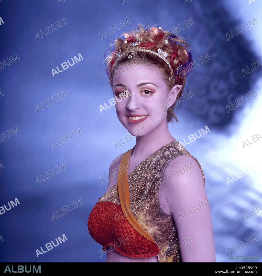 LAURA BERTRAM en ANDROMEDA-TV, 2000. Copyright FIREWORKS ENTERTAINMENT.