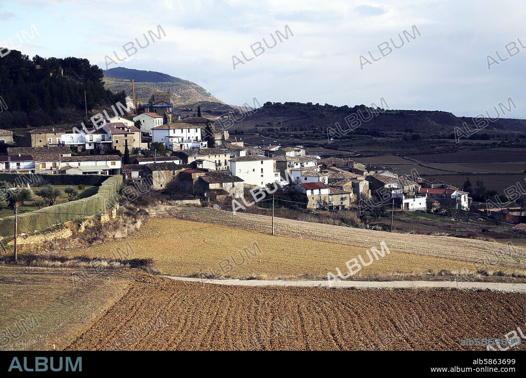 Eslava; vista del pueblo y paisaje.