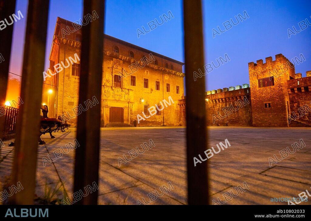 Palacio Escoriaza Esquivel, Medieval wall, Muralla Medieval, Vitoria-Gasteiz, Araba, Basque Country, Spain, Europe.