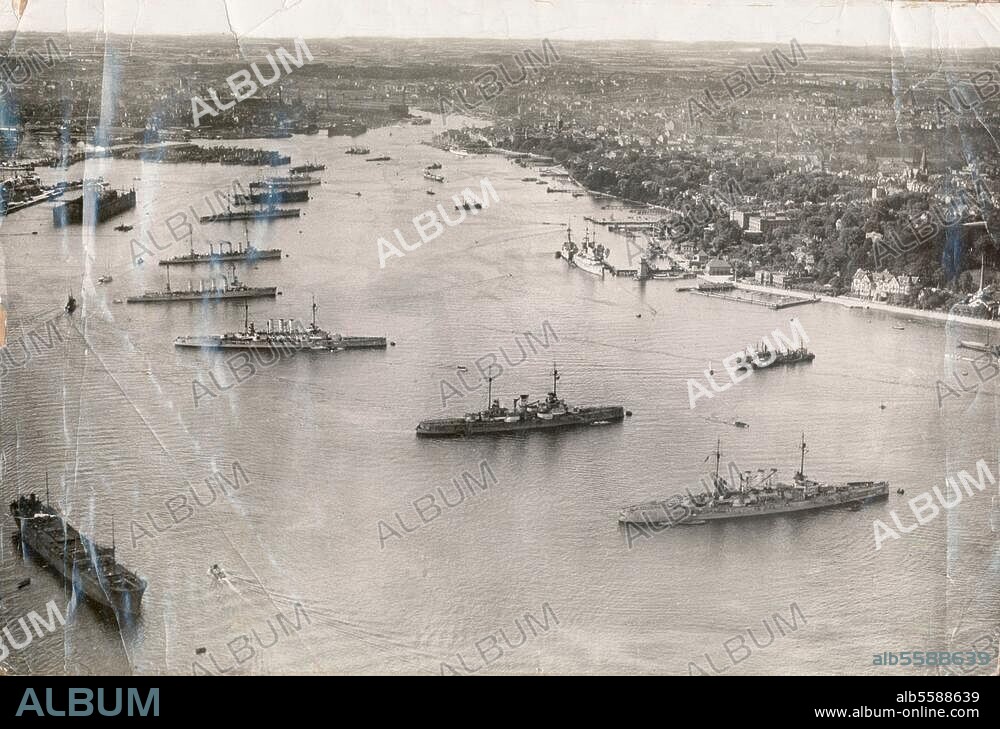 Kiel (Schleswig-Holstein), Hafen. Blick auf den Kieler Hafen. Foto, 1910.