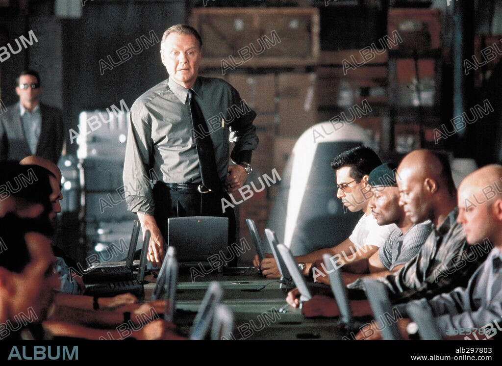 JON VOIGHT en SE BUSCA, 1997 (MOST WANTED), dirigida por DAVID GLENN HOGAN. Copyright NEW LINE CINEMA.
