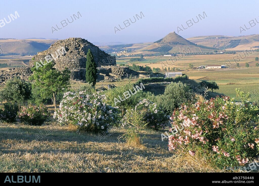 Nuraghe Su Nuraxi di Barumini, UNESCO World Heritage Site, island of Sardinia, Italy, Mediterranean, Europe.